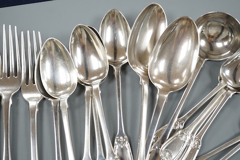 Fifteen items of William IV Scottish silver fancy shell pattern flatware, by Robert Gray & Sons, Glasgow, 1830 and a similar set of six dessert spoons, 1834, 39.5oz.